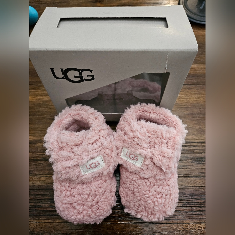 UGG BABY Furry booties size 0/1